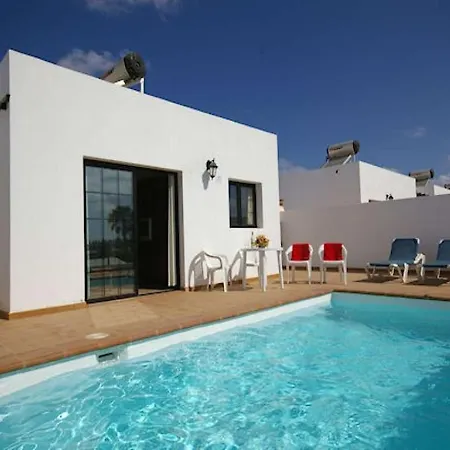Вилла Puerto Del Carmen Sleeps 6 Pool Wifi